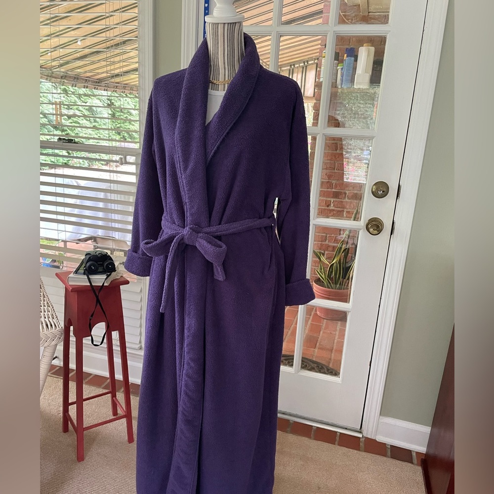 LIZ CLAIBORNE AUBERGINE FLEECE ROBE